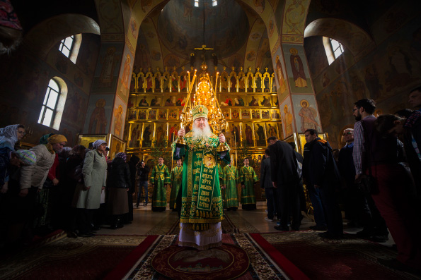 В праздник Святой Троицы митрополит Феофан совершил Литургию в Успенском Зилантовом монастыре Казани