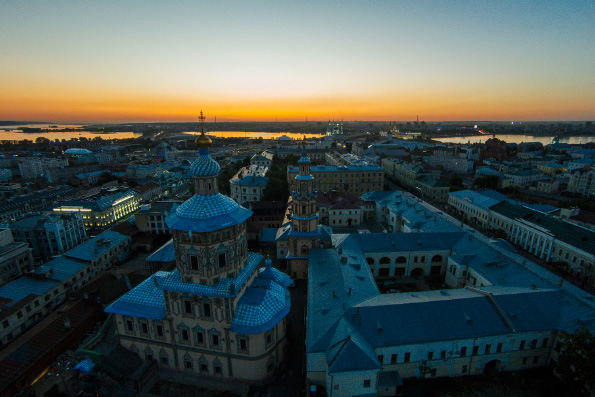 В канун праздника Преображения Господня митрополит Феофан возглавил всенощное бдение в Петропавловском соборе Казани