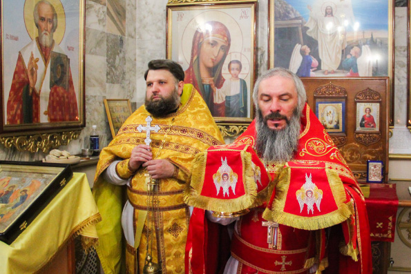 В двух больничных храмах Казани прошли праздничные богослужения