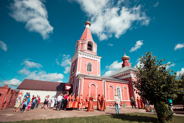 В Неделю 9-ю по Пятидесятнице митрополит Феофан возглавил престольные торжества в Борисоглебском храме Казани