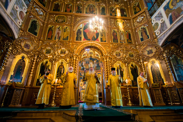 Митрополит Феофан совершил всенощное бдение в Троицком соборе Дивеевского монастыря