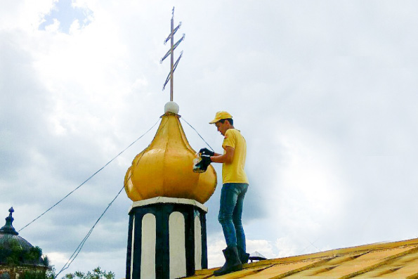 Православная молодежь Елабуги оказала трудовую помощь храму в селе Лекарево