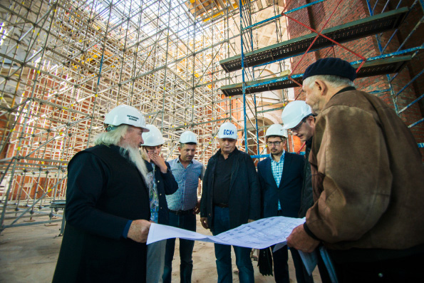 Облицовку иконостасов воссоздаваемого Казанского собора обсудили на встрече в епархиальном управлении