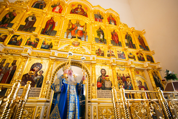 В праздник Рождества Пресвятой Богородицы митрополит Феофан совершил Литургию в Духосошественском храме Казани