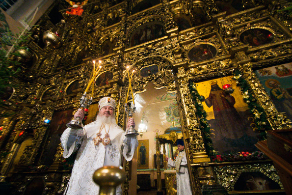 В праздник Рождества Христова митрополит Феофан возглавил Литургию в Петропавловском соборе Казани
