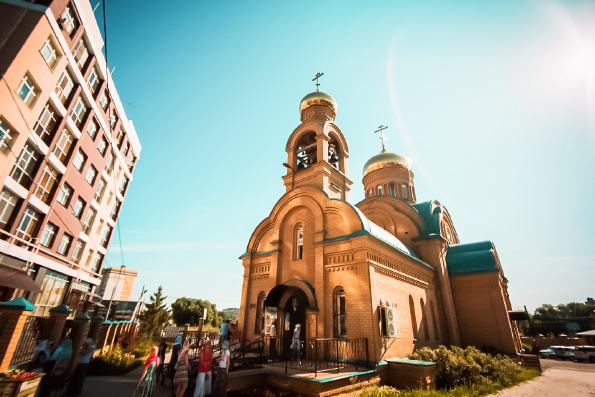 В день престольного праздника в казанском храме преподобного Сергия Радонежского прошли торжественные богослужения