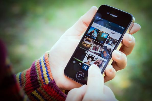 Чем опасна лента в социальных сетях