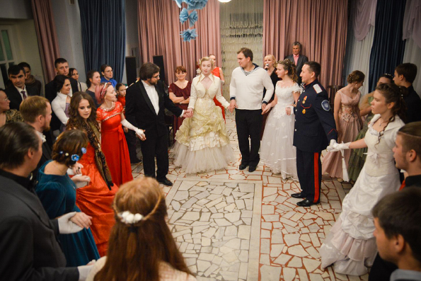 В Космодамианском храме Набережных Челнов состоялся молодежный бал