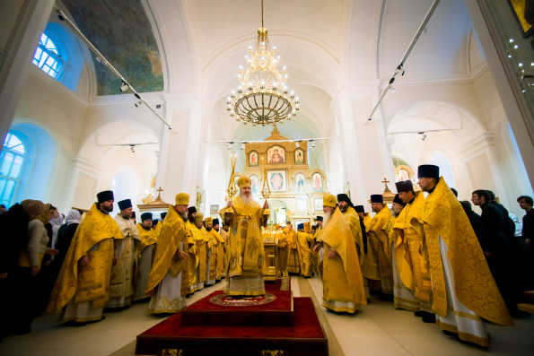 В 18-ю годовщину своей архиерейской хиротонии митрополит Феофан возглавил Литургию в Сергиевском храме Казани