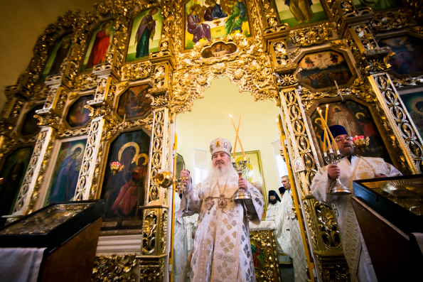 В праздник Собора Архистратига Михаила и прочих Небесных Сил бесплотных митрополит Феофан совершил Литургию в храме при Казанской духовной семинарии