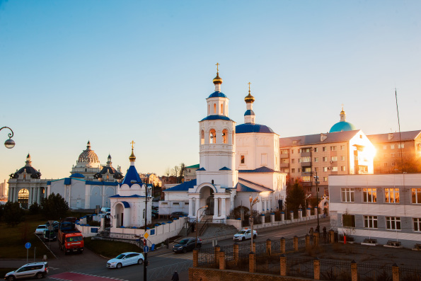 Митрополит Феофан возглавил престольный праздник в Пятницкой церкви города Казани