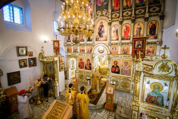 В Неделю 24-ю по Пятидесятнице митрополит Феофан совершил Литургию в Николо-Ильинской церкви села Верхний Услон