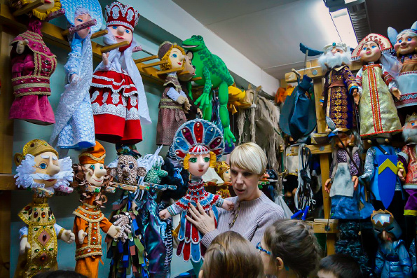 Воспитанники клуба юных спасателей «Спас» посетили с экскурсией Набережночелнинский государственный театр кукол