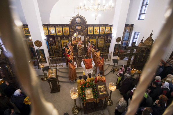 Митрополит Феофан совершил Литургию в престольный праздник казанского храма Новомучеников и исповедников Церкви Русской