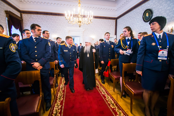 Митрополит Феофан выступил на торжественной части III слёта кадетов Следственного комитета РФ в Казани