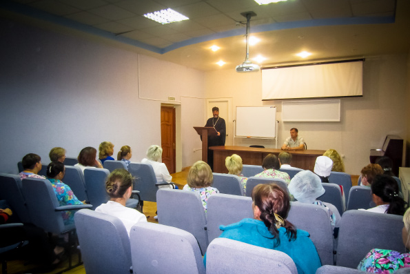 В набережночелнинской инфекционной больнице состоялась лекция священника