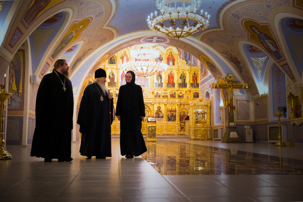 Руководитель Юридической службы Московской Патриархии игумения Ксения (Чернега) посетила храмы Казани