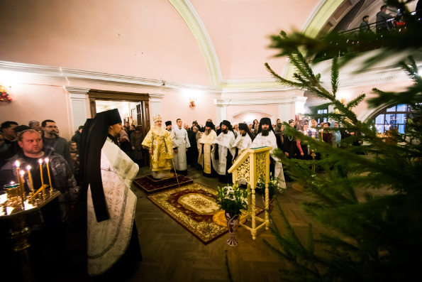 В канун Недели 32-й по Пятидесятнице митрополит Феофан возглавил всенощное бдение в Казанско-Богородицком монастыре