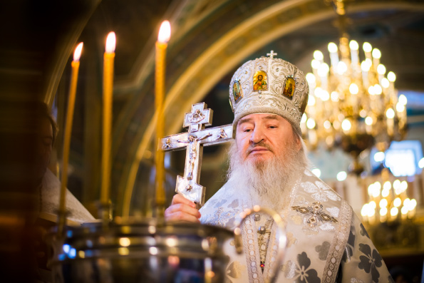 В Крещенский сочельник митрополит Феофан совершил Литургию в Никольском соборе Казани