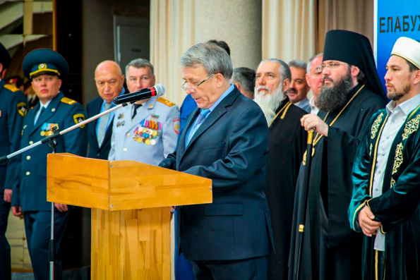 Викарий Казанской епархии поздравил курсантов Елабужского суворовского военного училища МВД России
