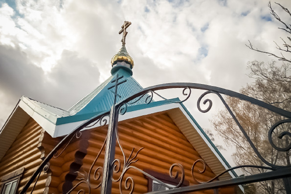 В селе Шармаши освятили новую кладбищенскую часовню