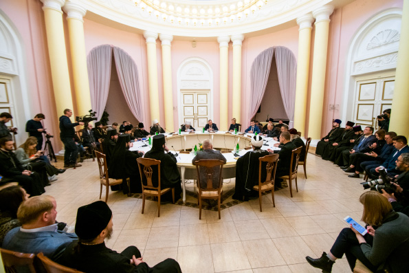 В рамках IV Форума православной общественности Татарстана состоялся круглый стол, посвященный вопросам межрелигиозного сотрудничества