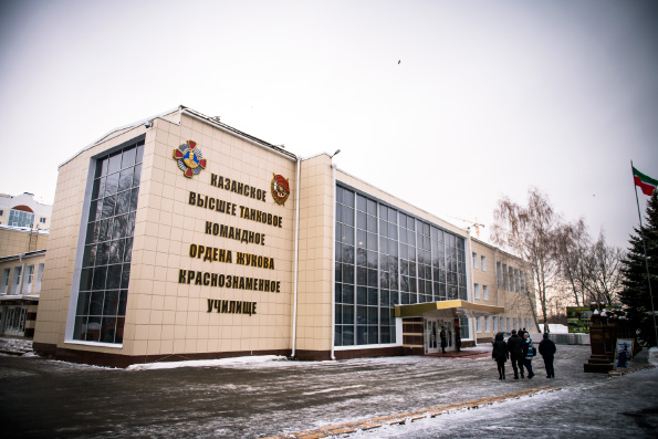 Поздравление главы Татарстанской митрополии со 100-летием образования Казанского высшего танкового училища