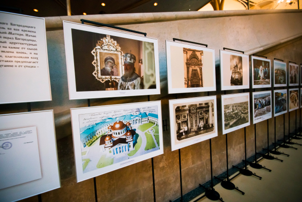 Фотовыставка в Храме Христа Спасителя