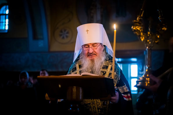 В среду первой седмицы Великого поста митрополит Феофан совершил повечерие с чтением канона преподобного Андрея Критского в Зилантовом монастыре