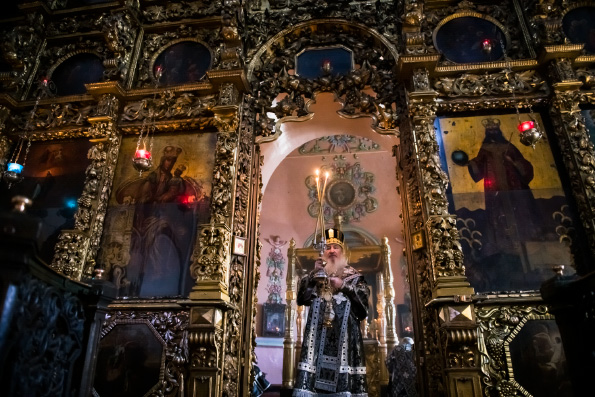 В пятницу первой седмицы Великого поста митрополит Феофан совершил Литургию Преждеосвященных Даров в Петропавловском соборе Казани