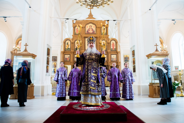В Неделю 2-ю Великого поста митрополит Феофан совершил Литургию в казанском храме преподобного Сергия Радонежского