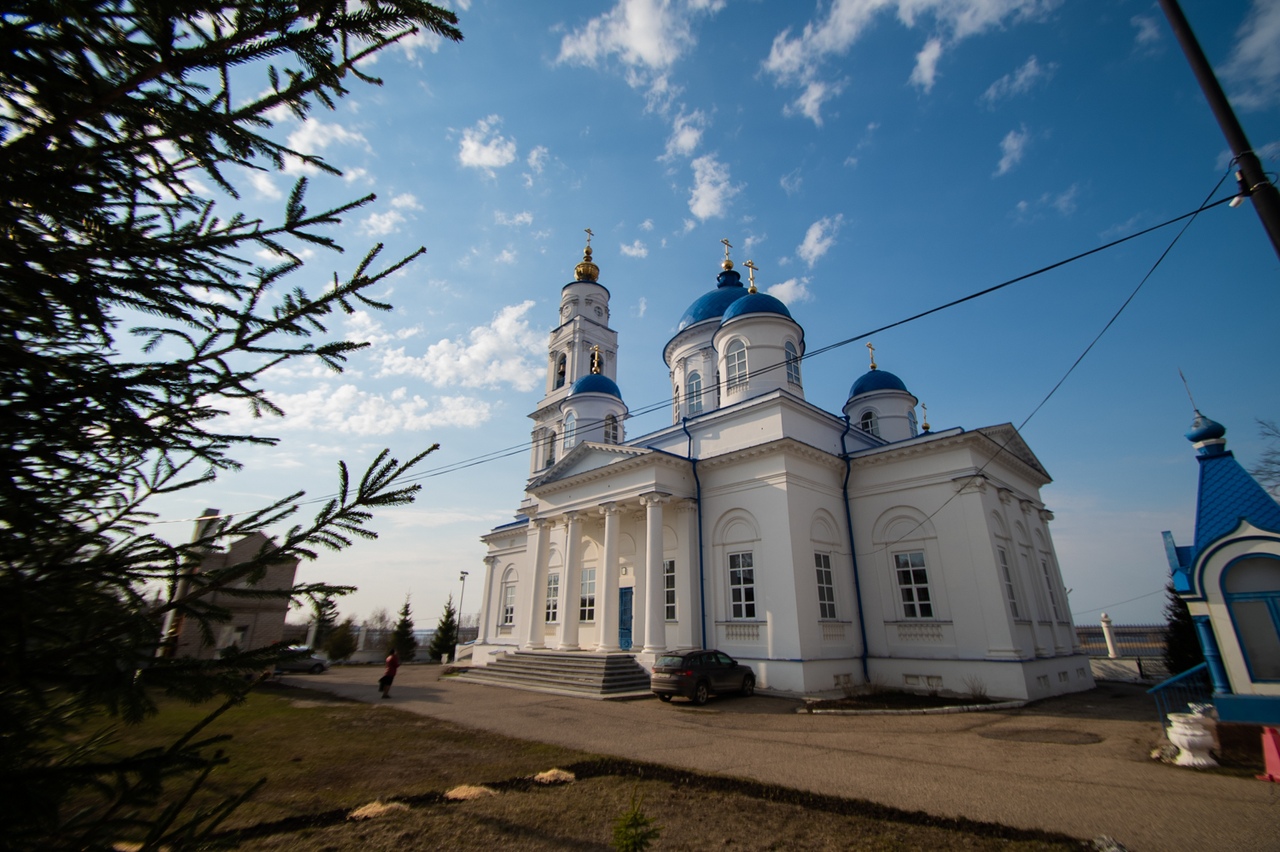 В канун Недели 5-й Великого поста митрополит Феофан совершил всенощное бдение в кафедральном соборе Чистопольской епархии