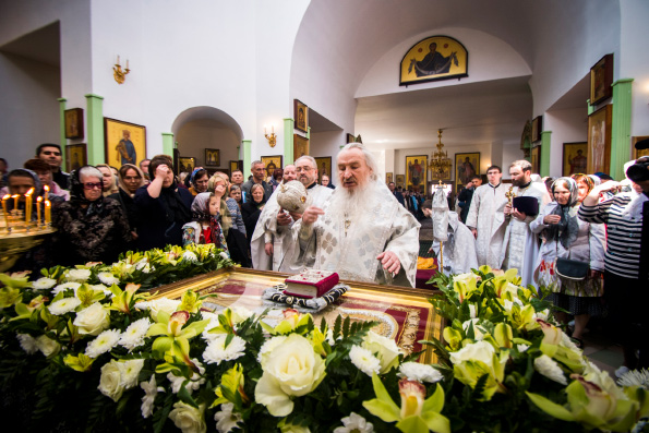 В Великую Субботу митрополит Феофан совершил Литургию в казанском храме в честь преподобного Серафима Саровского