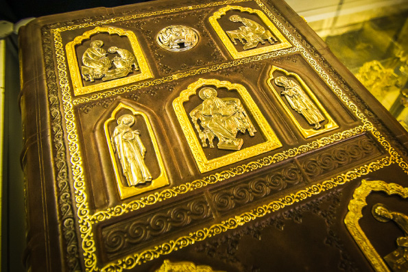 В храме благоверного Александра Невского наградили победителей конкурса на знание Нового Завета