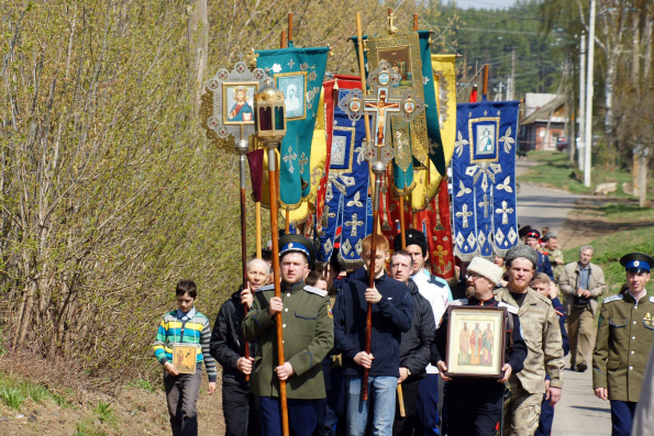 В Елабуге состоялся городской пасхальный крестный ход