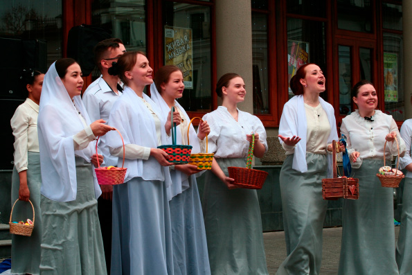 Творческие коллективы молодежного отдела Казанской епархии выступили на центральной улице Казани