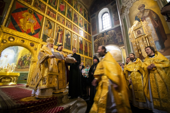 Митрополит Феофан вручил сертификаты выпускникам курсов повышения квалификации для священнослужителей