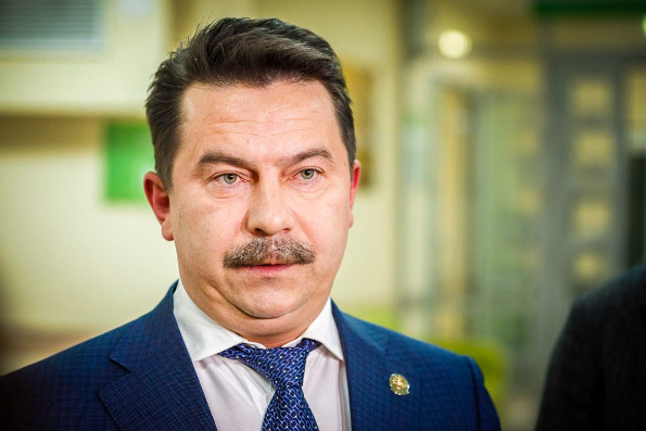 Поздравление главы Татарстанской митрополии министру здравоохранения РТ М. Садыкову с Днем медицинского работника