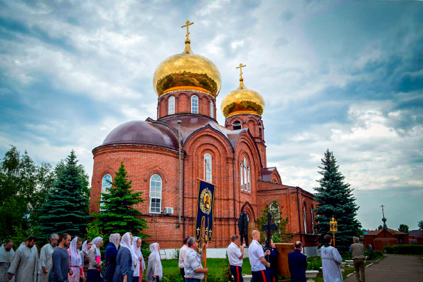 В Вознесенском архиерейском подворье Набережных Челнов отметили два престольных праздника в один день