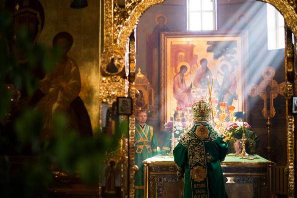 Анонс служения митрополита Феофана в праздник Пятидесятницы и Духов День