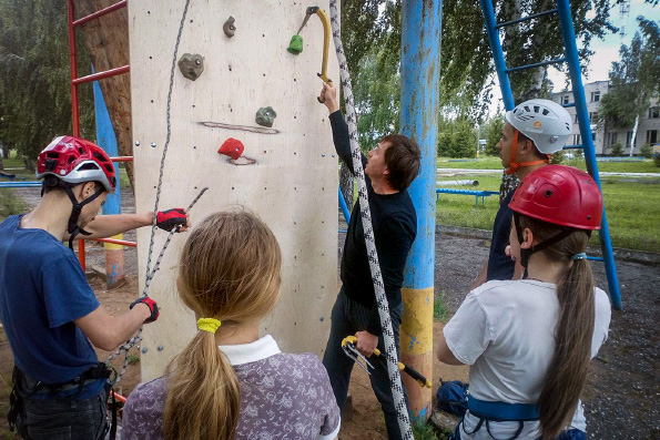 Воспитанники набережночелнинского клуба юных спасателей «Спас» посетили мастер-класс по ледолазанию