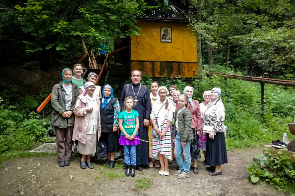 Прихожане казанского храма иконы Божией Матери «Всецарица» совершили паломничество в Седмиозерную пустынь