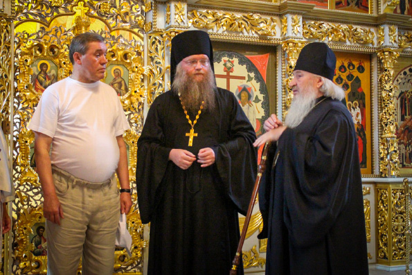 Глава Татарстанской митрополии ознакомил первого заместителя министра обороны РФ со святынями Свияжского монастыря
