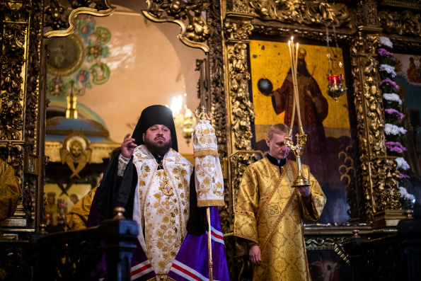 Епископ Игнатий совершил всенощное бдение в Петропавловском соборе Казани