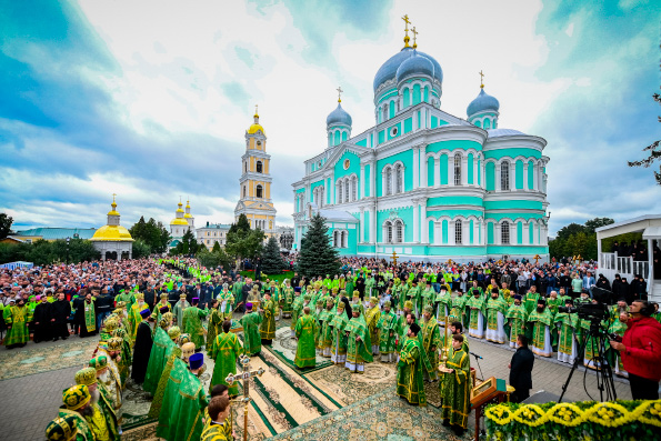 Митрополит Феофан сослужил Святейшему Патриарху Кириллу за Литургией в Серафимо-Дивеевском монастыре