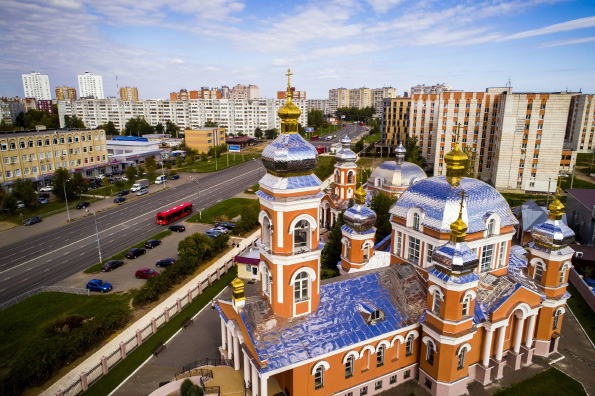 В Неделю 12-ю по Пятидесятнице епископ Елабужский Иннокентий совершил Литургию в казанском храме преподобного Серафима Саровского