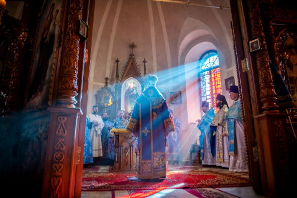 Митрополит Феофан возглавил престольный праздник в храме Рождества Пресвятой Богородицы села Высокая Гора