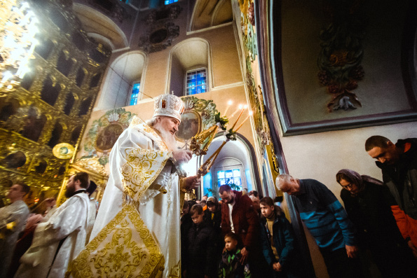 В праздник Рождества Христова митрополит Феофан возглавил Литургию в Петропавловском соборе Казани