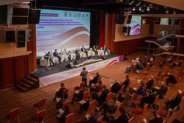 Митрополит Феофан выступил на проходящей в Казани международной теологической конференции