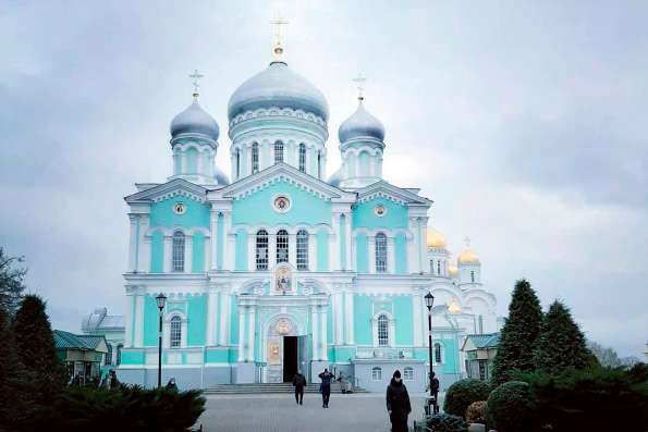 Отец Николай пригласил нас в Дивеево…